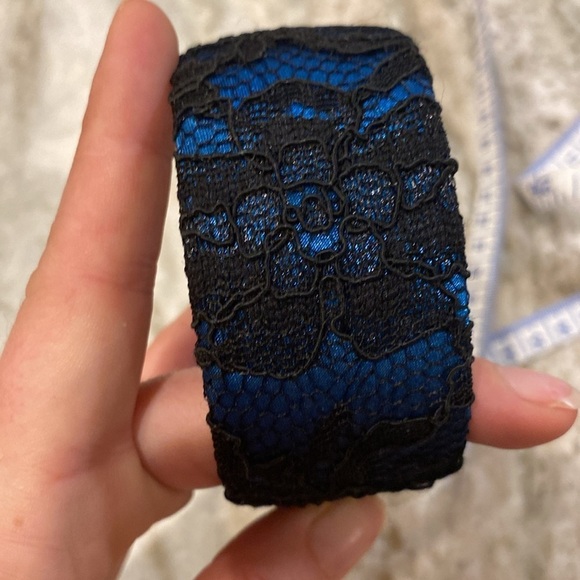 Blue cuff bracelet with black lace overlay - Picture 6 of 6